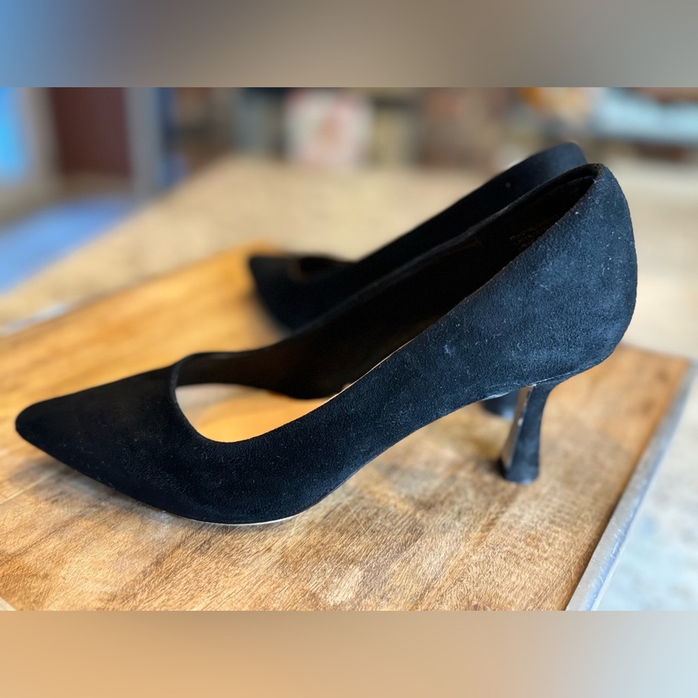 NANETTE LEPORE Elegant Black Suede Heels with Pointed Toe